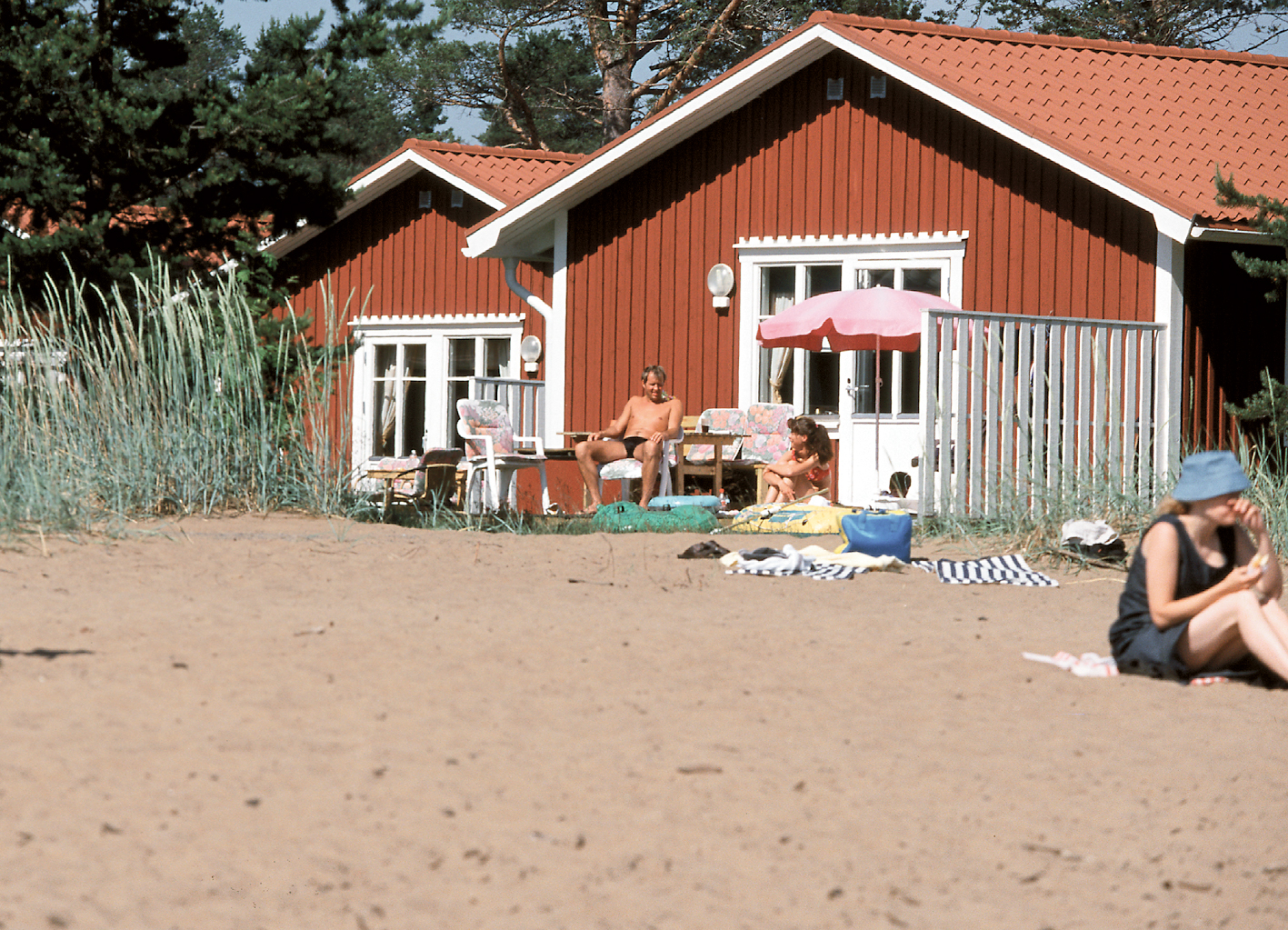 Strandvillor på Byske Havsbad i Västerbotten.jpg