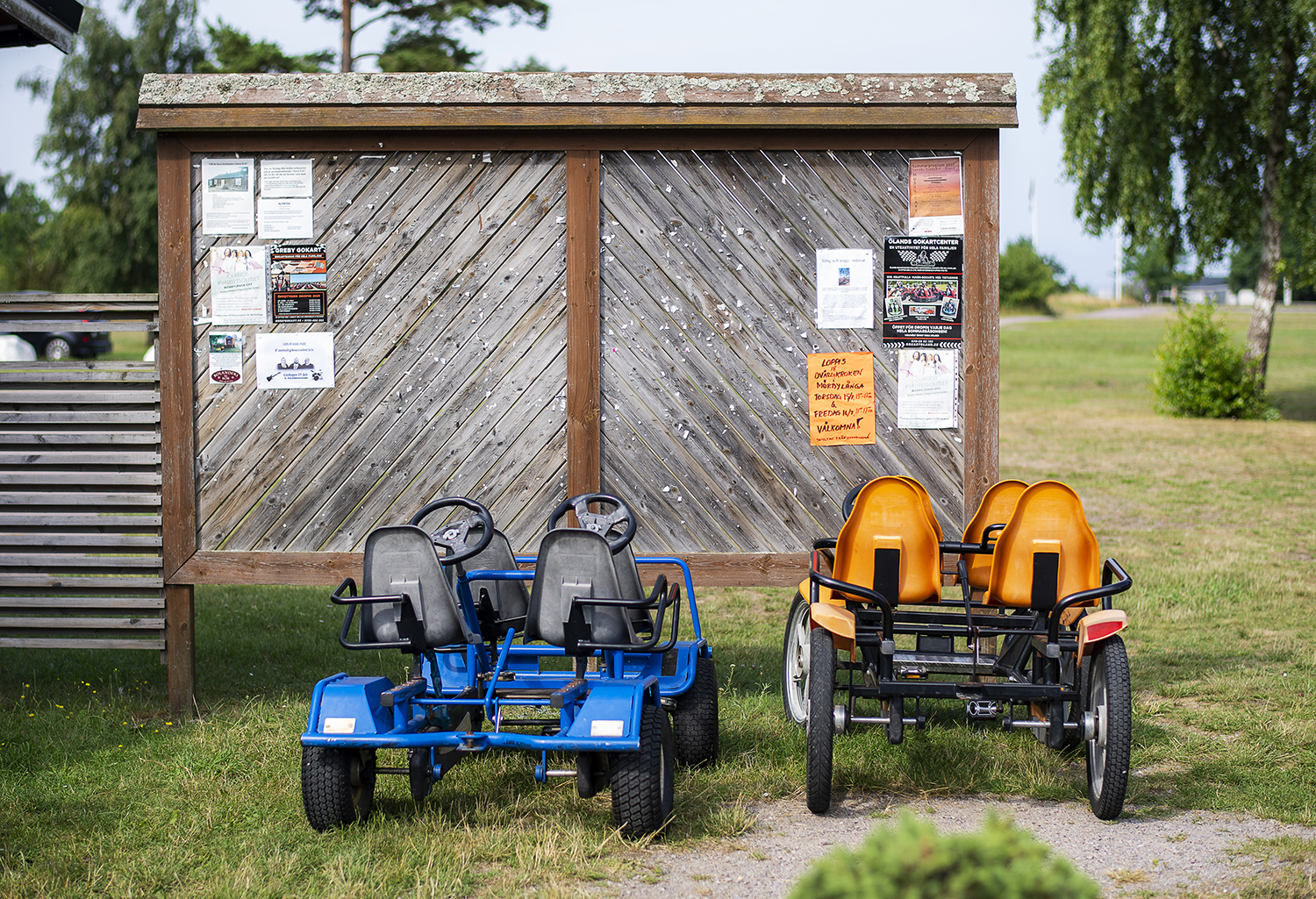 Cykelbilar som finns att hyra på Haga Park.